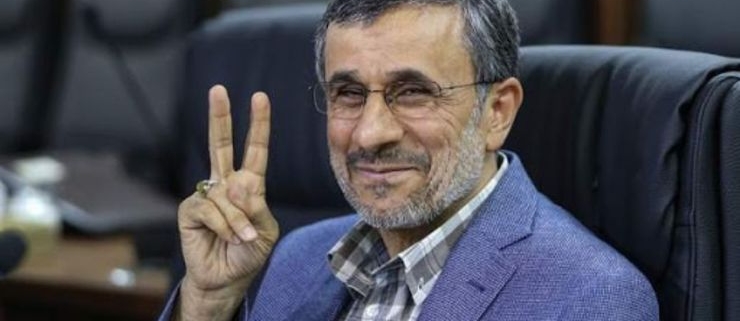 محمود احمدی نژاد در فرودگاه مکزیکوسیتی