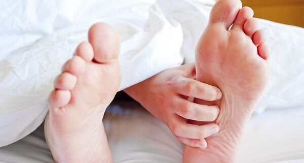 با این روش‌ها از شر پا درد شبانه راحت شوید