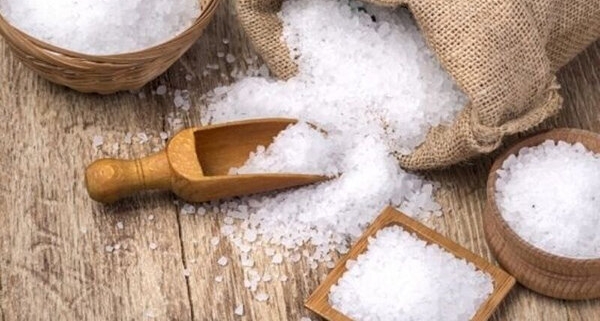 خوردن نمک زیاد چه بلایی سرتان می‌آورد