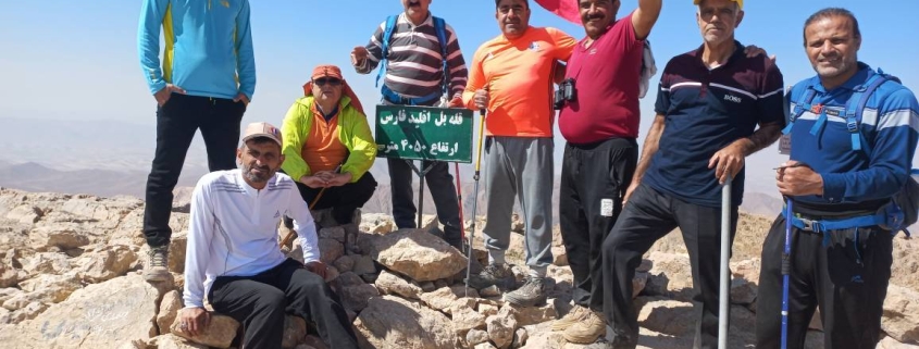 صعود کوهنوردان گتوندی به قله بل بام استان فارس