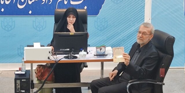 ببینید | پاسخ معنادار لاریجانی به شوخی یک خبرنگار با او پیش از ثبت نام در انتخابات